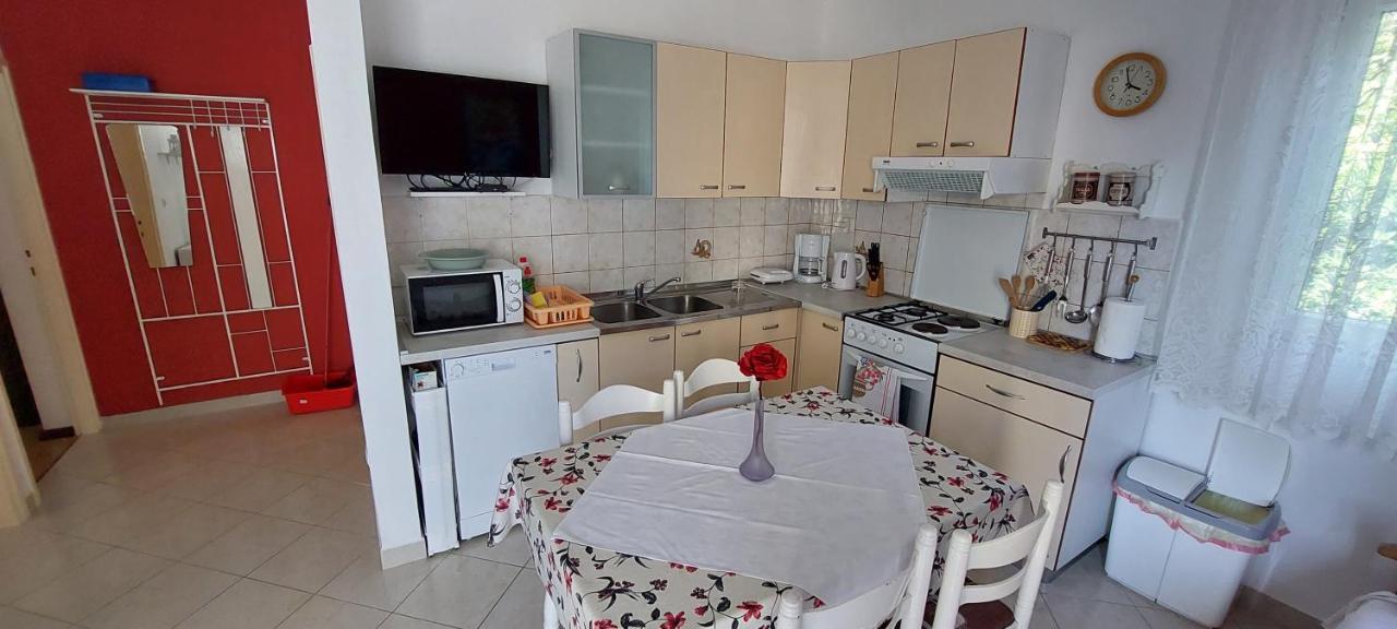 Pahljina Apartments Palit Exterior photo