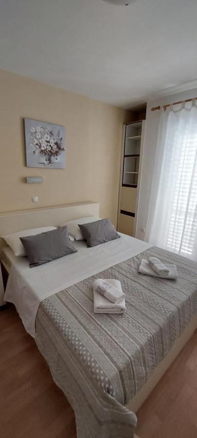 Pahljina Apartments Palit Exterior photo